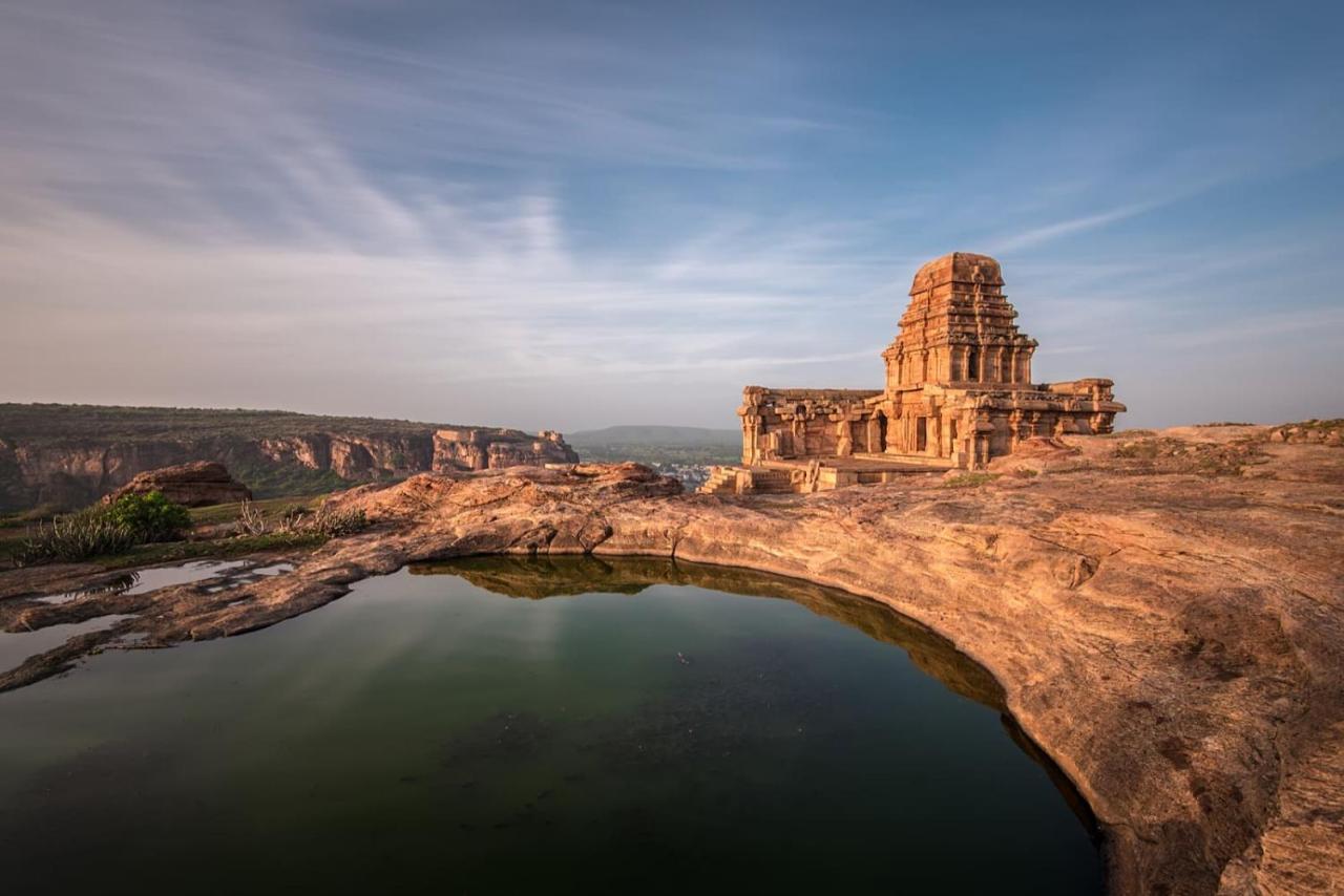 Agastya Villa By Veo - Part Of Stayvista バダミ エクステリア 写真